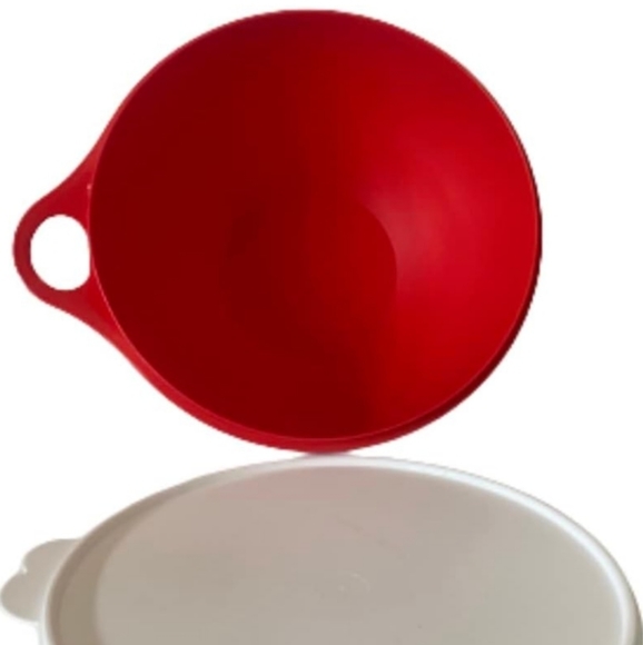 Tupperware Thatsa Mixing Bowl Medium Holidays Red & White Color 19 Cup capacity! - Picture 2 of 11